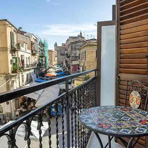 Suk Ballarò , Palermo Italia